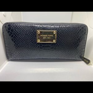 Michael Kors Zipper Wallet